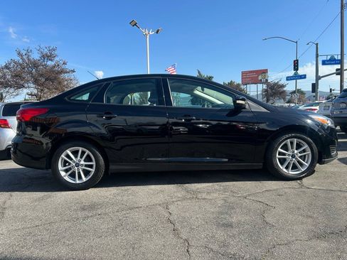 Used 2017 Ford Focus SE image 3