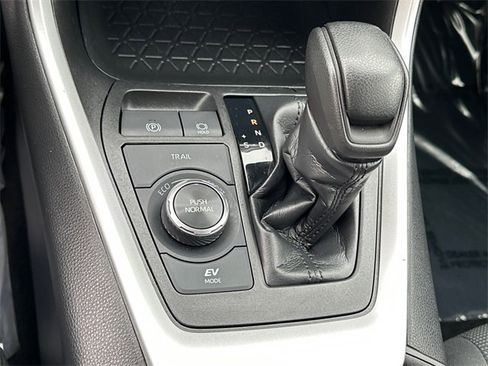 Certified 2021 Toyota RAV4 LE image 27