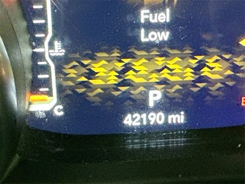 Used 2021 Jeep Gladiator Sport image 15