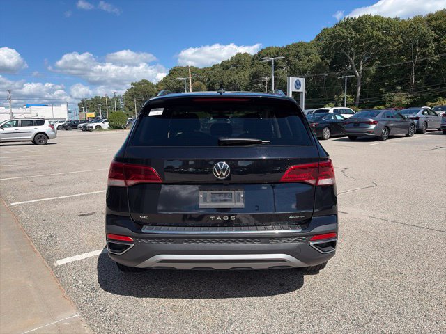 Certified 2023 Volkswagen Taos SE w/ Panoramic Sunroof Package AWD/4WD image 4