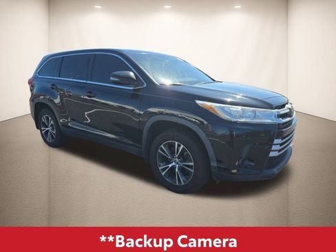 Used 2019 Toyota Highlander LE image 3