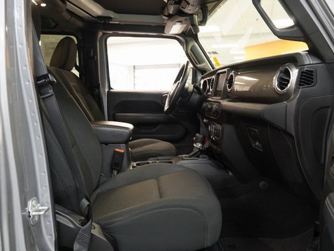 Used 2020 Jeep Wrangler Unlimited Sahara image 27