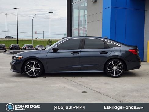 Used 2023 Honda Civic Touring image 4