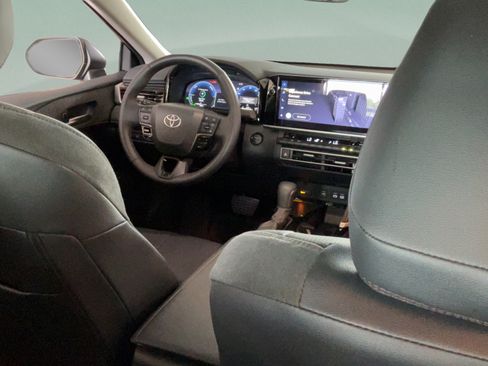Certified 2025 Toyota Camry XLE FWD image 28
