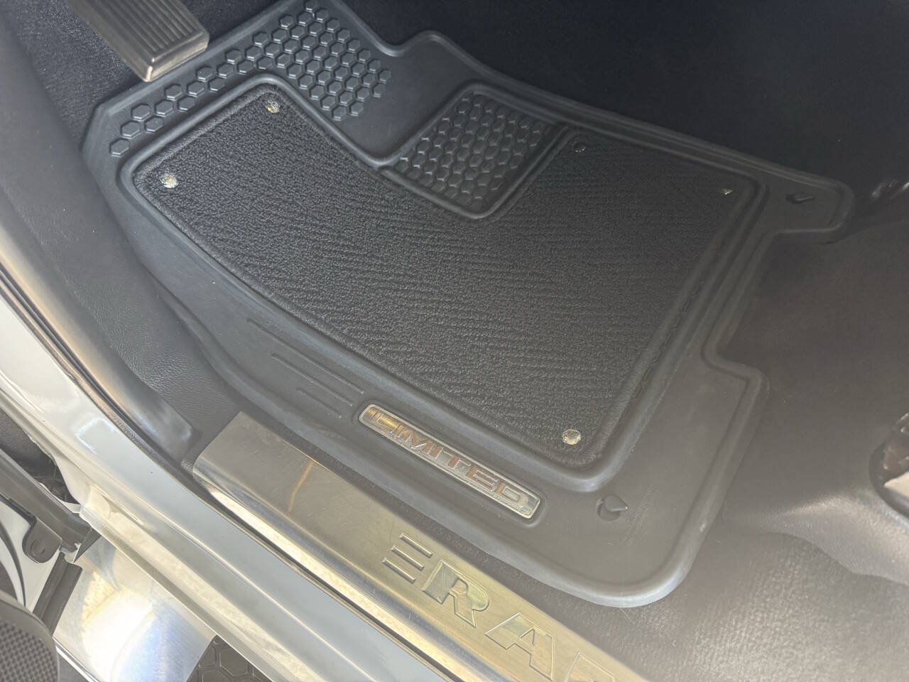 Used 2013 RAM 1500 Limited AWD/4WD image 23