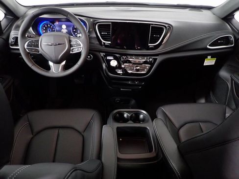 New 2026 Chrysler Pacifica Select image 27