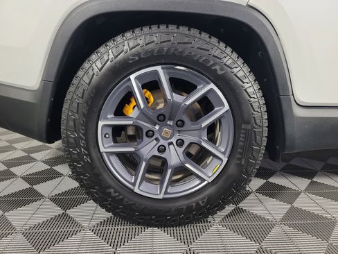 Used 2022 Rivian R1T Launch Edition image 12