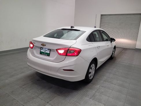 Used 2018 Chevrolet Cruze LS FWD image 9