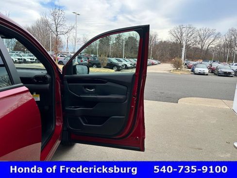 Certified 2025 Honda Pilot TrailSport image 13