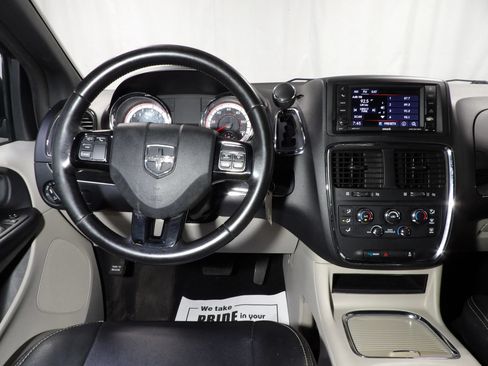 Used 2019 Dodge Grand Caravan SXT FWD image 15