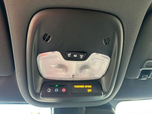 Used 2024 Chevrolet TrailBlazer RS image 32