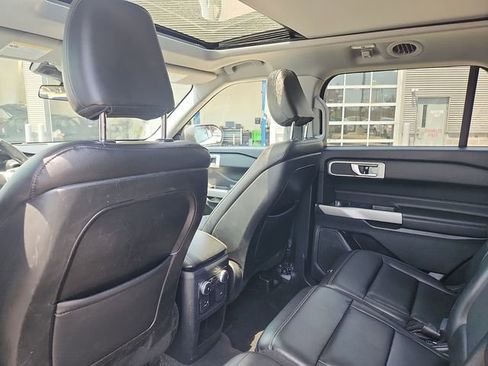 Used 2020 Ford Explorer XLT w/ Equipment Group 202A AWD/4WD image 25