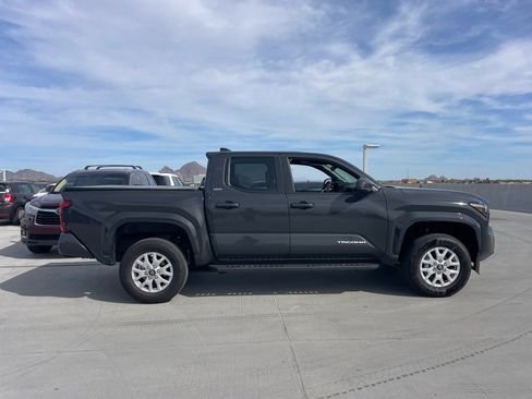 Used 2025 Toyota Tacoma SR5 image 3