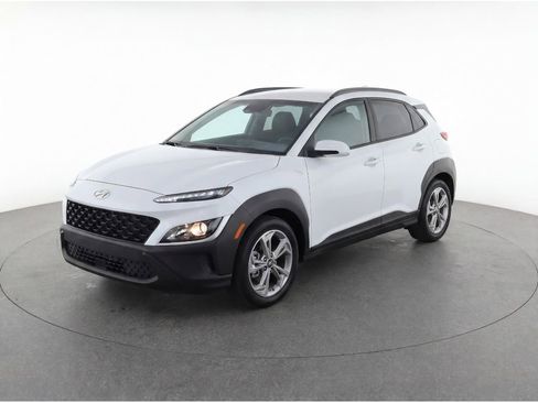 Used 2023 Hyundai Kona SEL w/ Convenience Package FWD image 2
