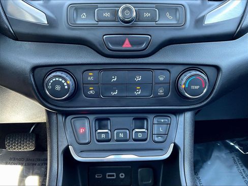 Used 2019 GMC Terrain SLE FWD image 15
