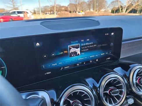 Used 2023 Mercedes-Benz GLB 250 GLB 250 image 30