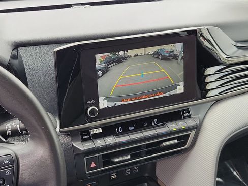 Used 2025 Toyota Camry SE FWD image 30