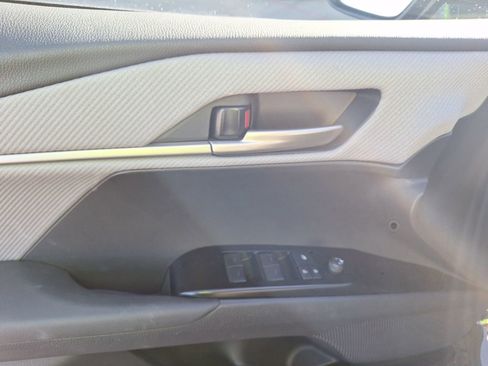 Used 2025 Toyota Camry SE w/ Convenience Package image 17