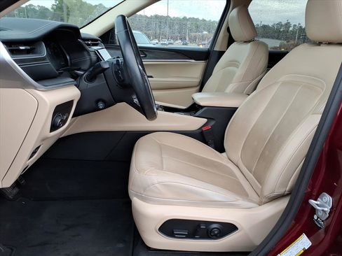 Used 2021 Jeep Grand Cherokee L Limited w/ Luxury Tech Group II image 3