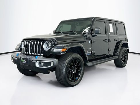 Used 2023 Jeep Wrangler Unlimited Sahara w/ Cold Weather Group AWD/4WD image 3