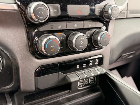 Used 2022 RAM 1500 Big Horn AWD/4WD image 19