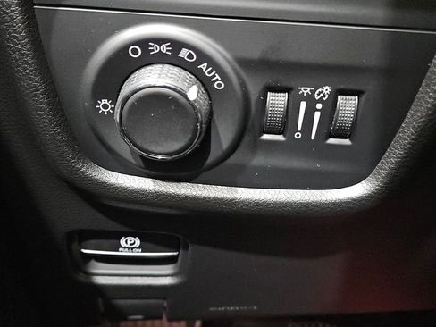 Used 2023 Jeep Grand Cherokee Altitude AWD/4WD image 22