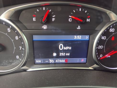 Used 2024 GMC Terrain SLT AWD/4WD image 15