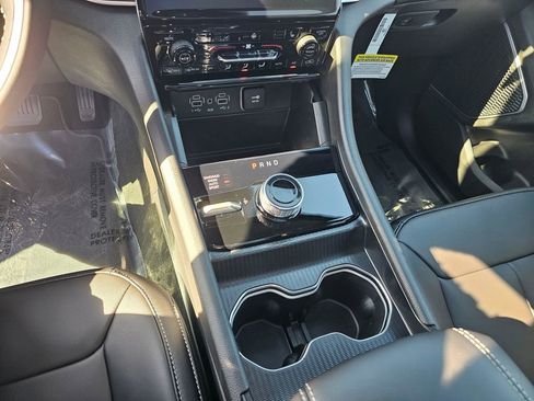 New 2025 Jeep Grand Cherokee Limited w/ Black Appearance Package image 17