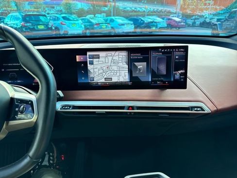 Used 2022 BMW iX xDrive50 w/ Sport Package AWD/4WD image 26