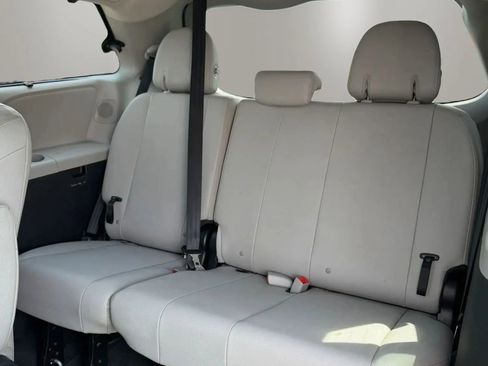 Used 2017 Toyota Sienna Limited Premium AWD/4WD image 10