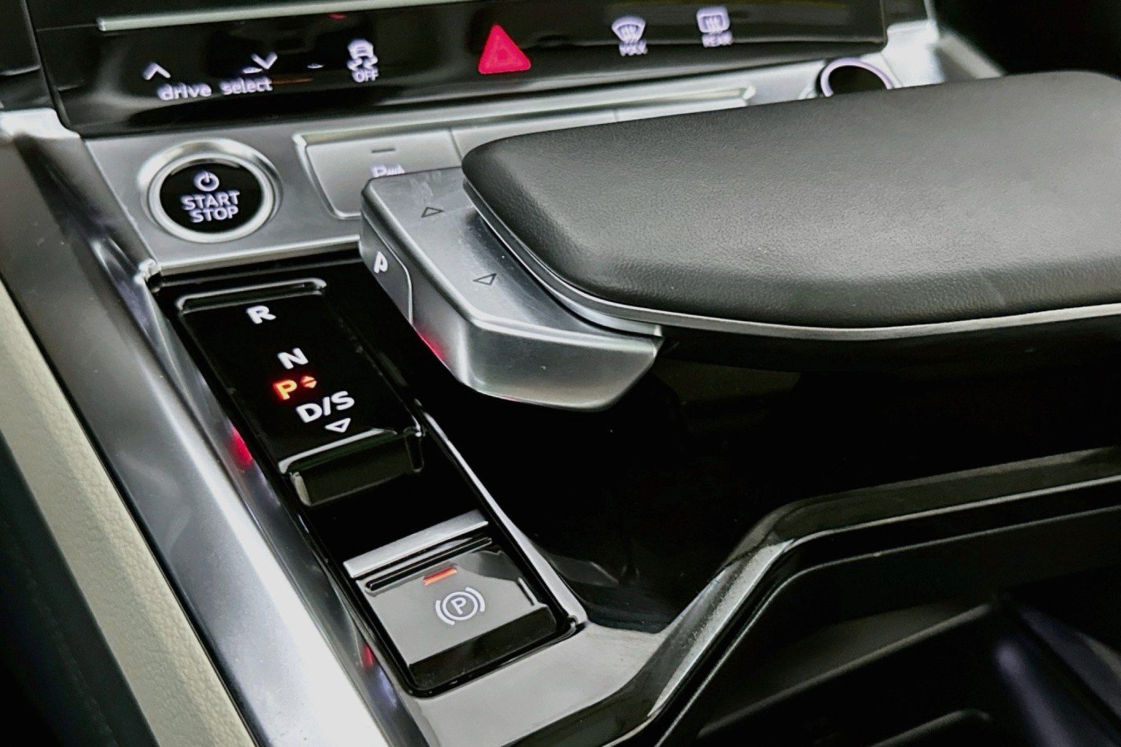 Used 2024 Audi Q8 e-tron Premium Plus AWD/4WD image 7