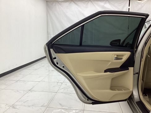 Used 2015 Toyota Camry LE image 24