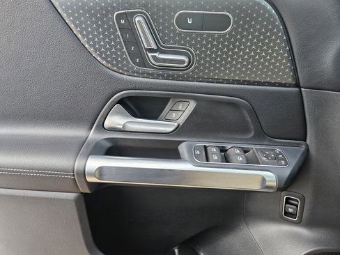 Used 2026 Mercedes-Benz GLB 250 image 22