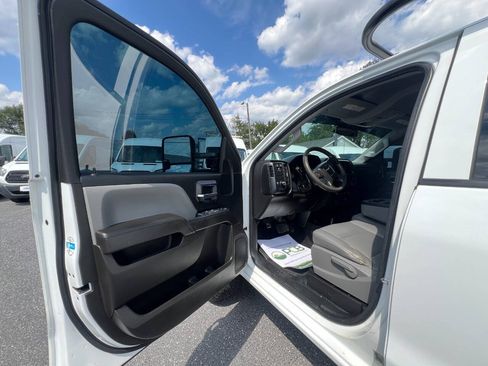 Used 2019 GMC Sierra 2500 4x4 Double Cab w/ Sierra Convenience Package image 9