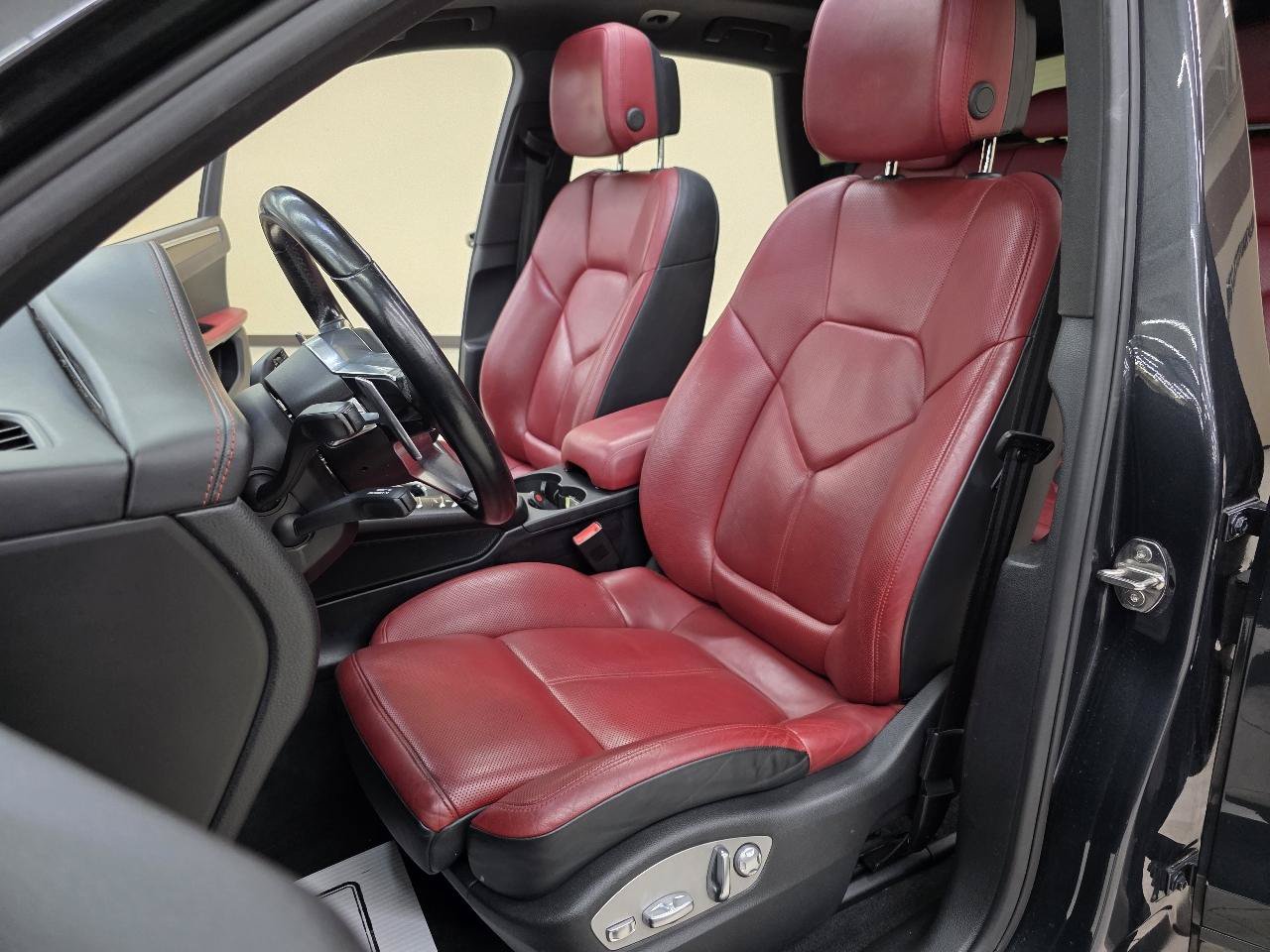Used 2018 Porsche Macan AWD/4WD image 17