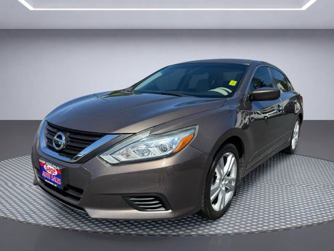 Used 2016 Nissan Altima 2.5 S w/ Interior Lighting Package FWD image 2