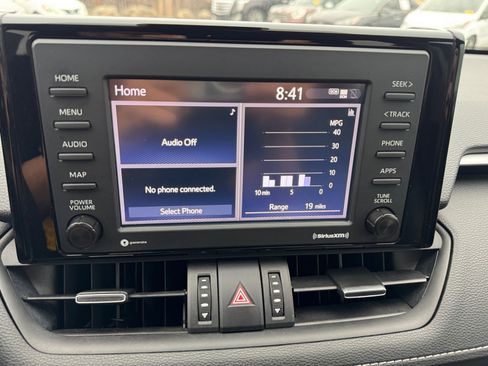 Used 2022 Toyota RAV4 XLE Premium image 17