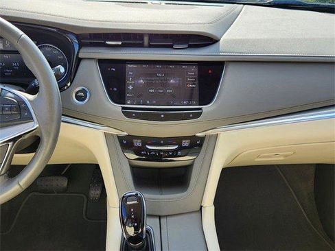 Used 2020 Cadillac XT5 Premium Luxury image 17