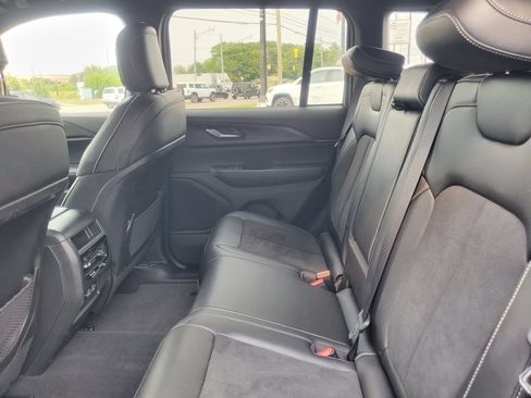 Used 2024 Jeep Grand Cherokee Altitude AWD/4WD image 26