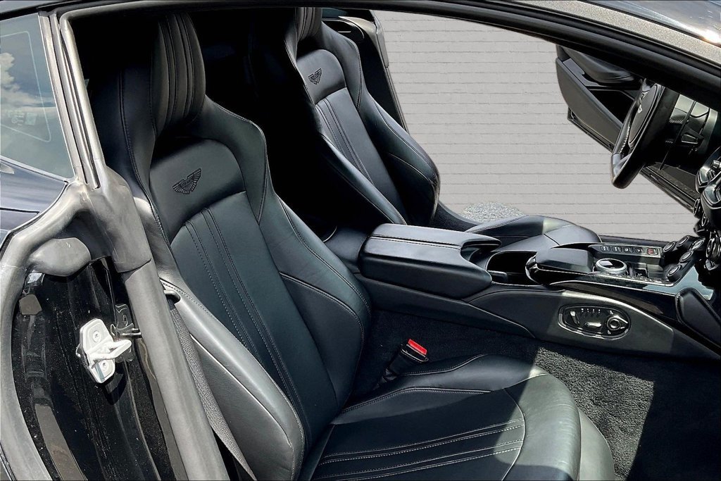 Used 2019 Aston Martin V8 Vantage Coupe RWD image 24