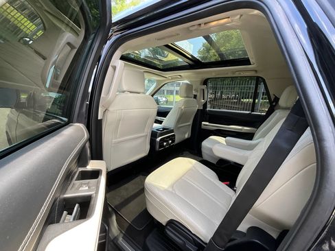Used 2020 Ford Expedition Platinum AWD/4WD image 13