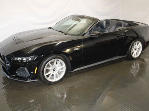 Used 2025 Ford Mustang GT Premium RWD image 2