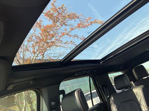 Used 2022 Ford Expedition Platinum AWD/4WD image 2