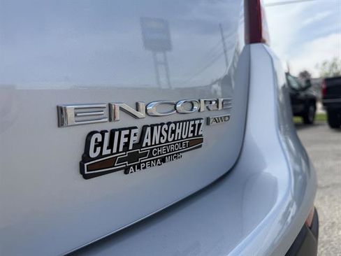 Used 2022 Buick Encore Preferred w/ Safety Package image 23