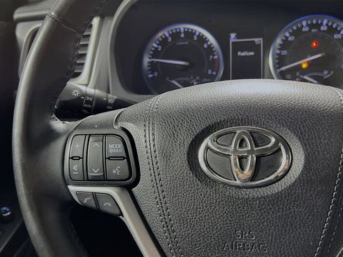 Used 2017 Toyota Highlander XLE image 19