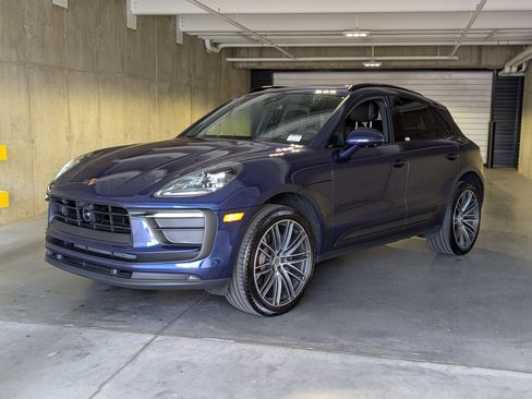 Used 2025 Porsche Macan image 1
