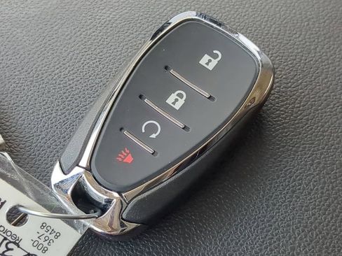 Used 2025 Chevrolet Trax LT w/ LT Convenience Package image 29