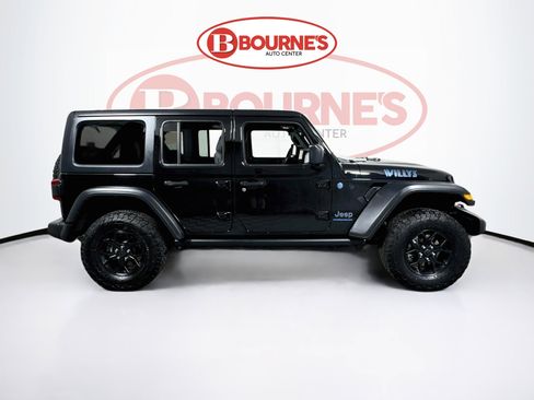 Used 2024 Jeep Wrangler Unlimited image 11