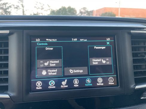 Used 2020 Chrysler Pacifica Touring-L image 27