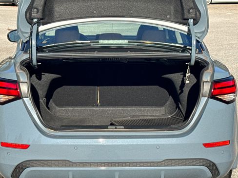 Used 2024 Nissan Sentra SV w/ SV Premium Package image 18